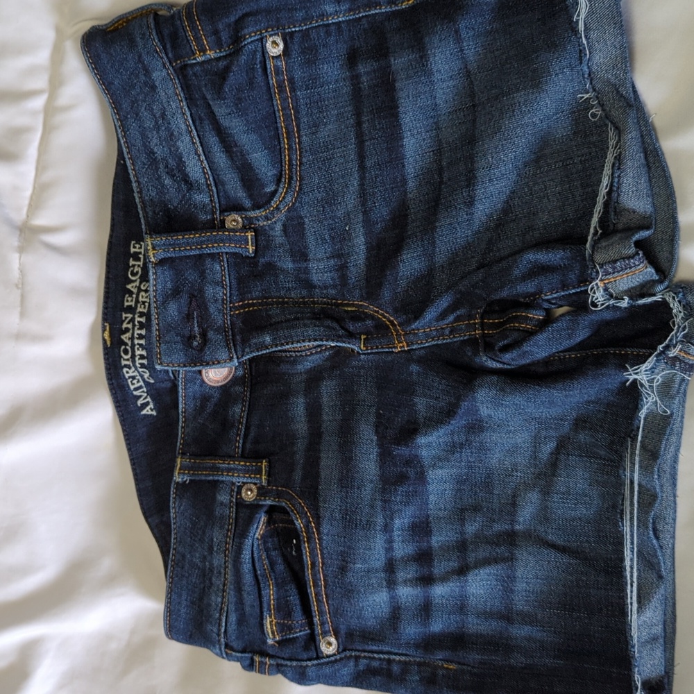 American eagle dark wash size 4 super stretch shorts with 3in inseam